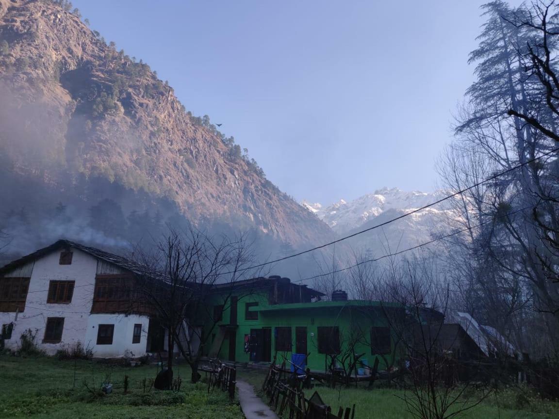 The Royal Orchard Kasol Hotel Exterior photo